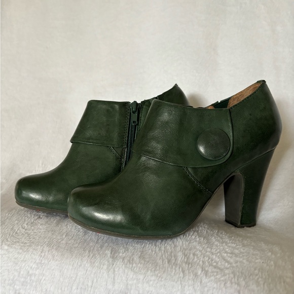 Miz Mooz women’s shoes. - Picture 2 of 7